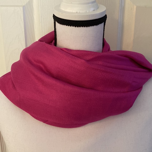 FA Women Pink Scarf - Picture 3 of 3